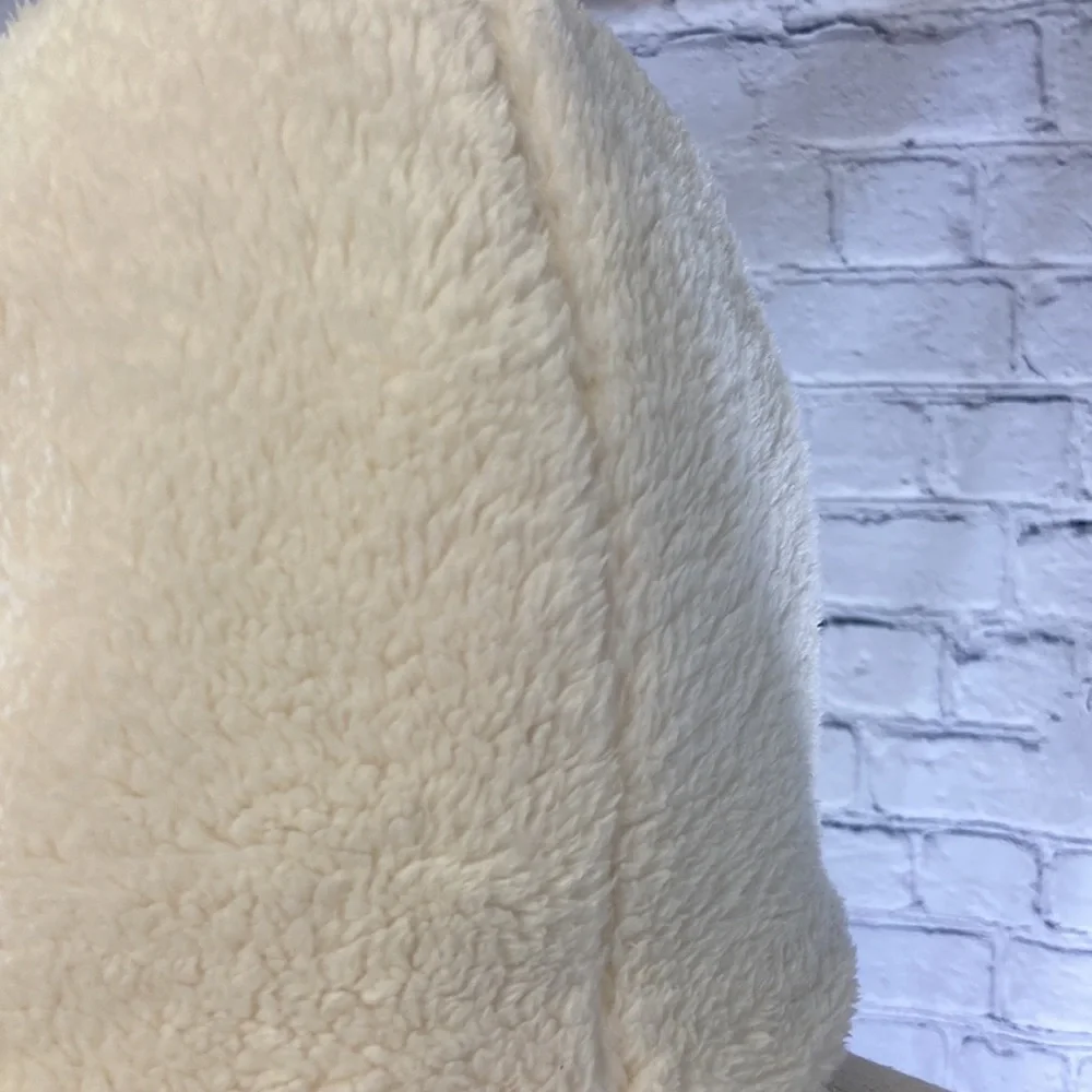 Lululemon winter hat - Picture 3 of 4